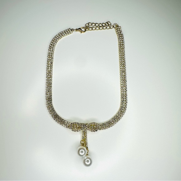 Bow Necklace w/ Pearl detailing - Picture 2 of 2